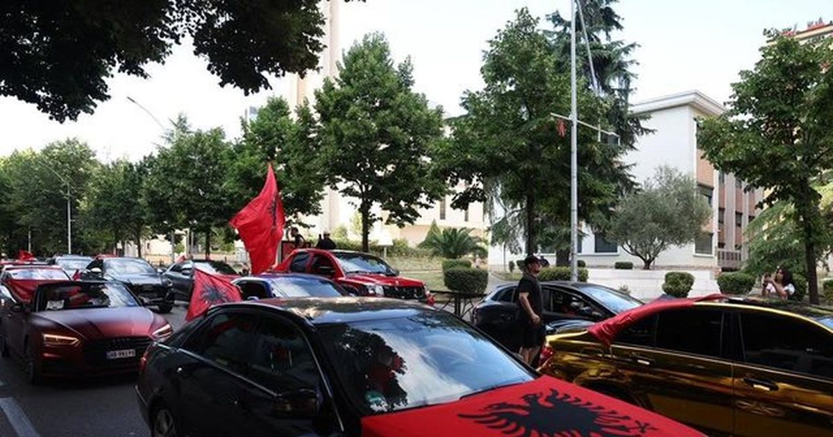 Thousands march in Tirana demanding Rama’s resignation