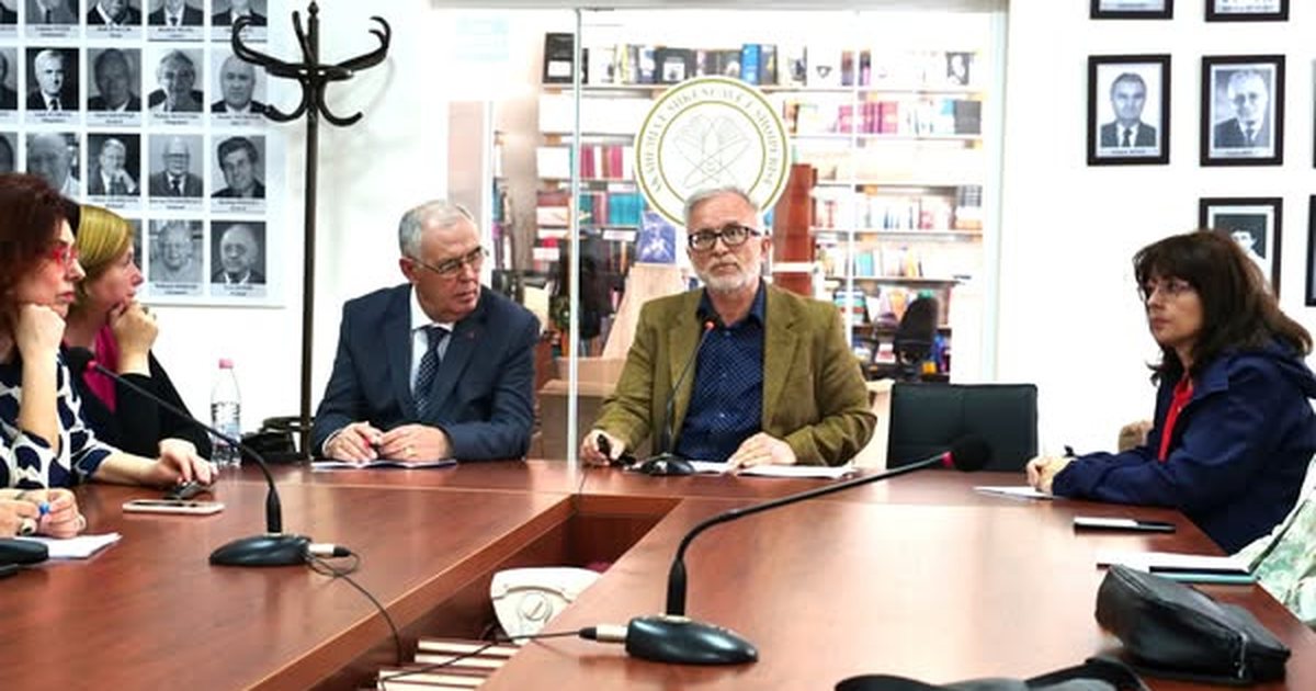 gjuhetaret-diskutojne-vecorite-tipologjike-te-sintakses-shqipe