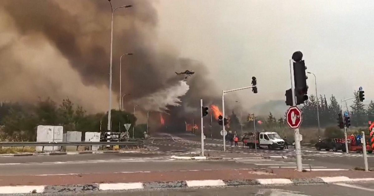 VIDEO  Jeruzalemi në flakë  të rinjtë palestinezë djegin çdo gjë pas urdhrit të Hamasit