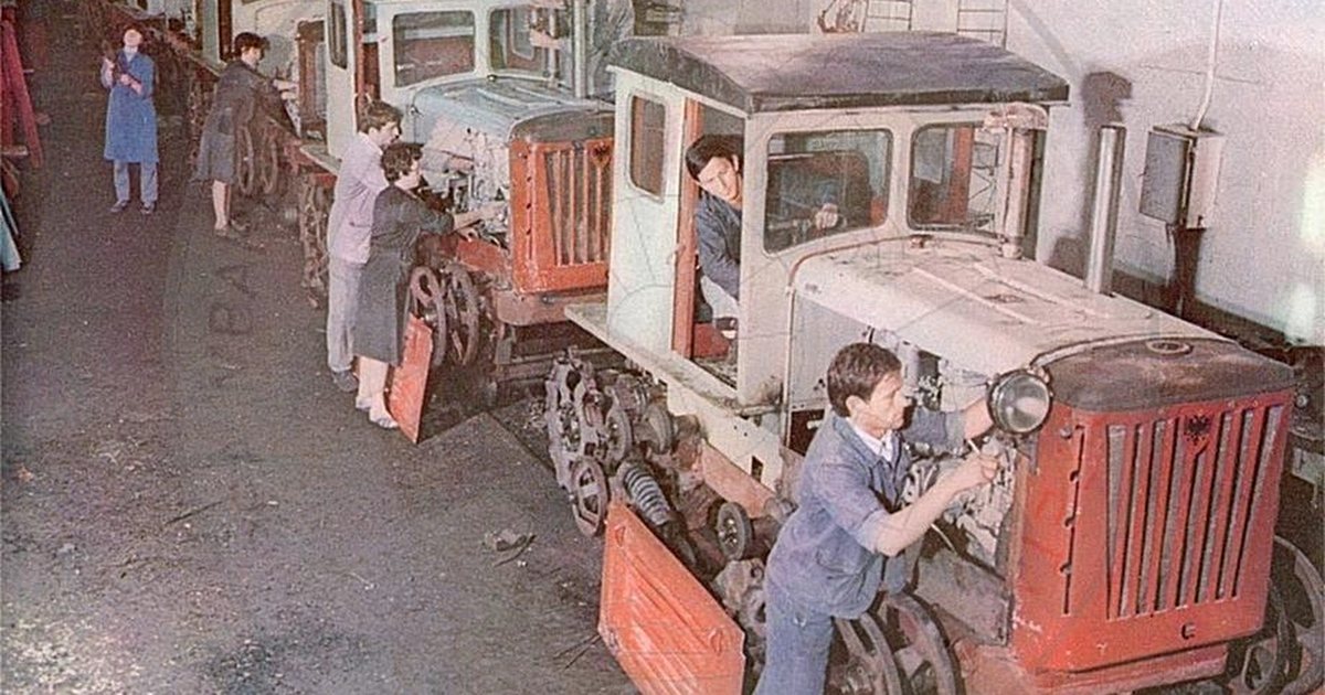 Kush e shkatërroi Kombinatin e Autotraktorëve në Tiranë 