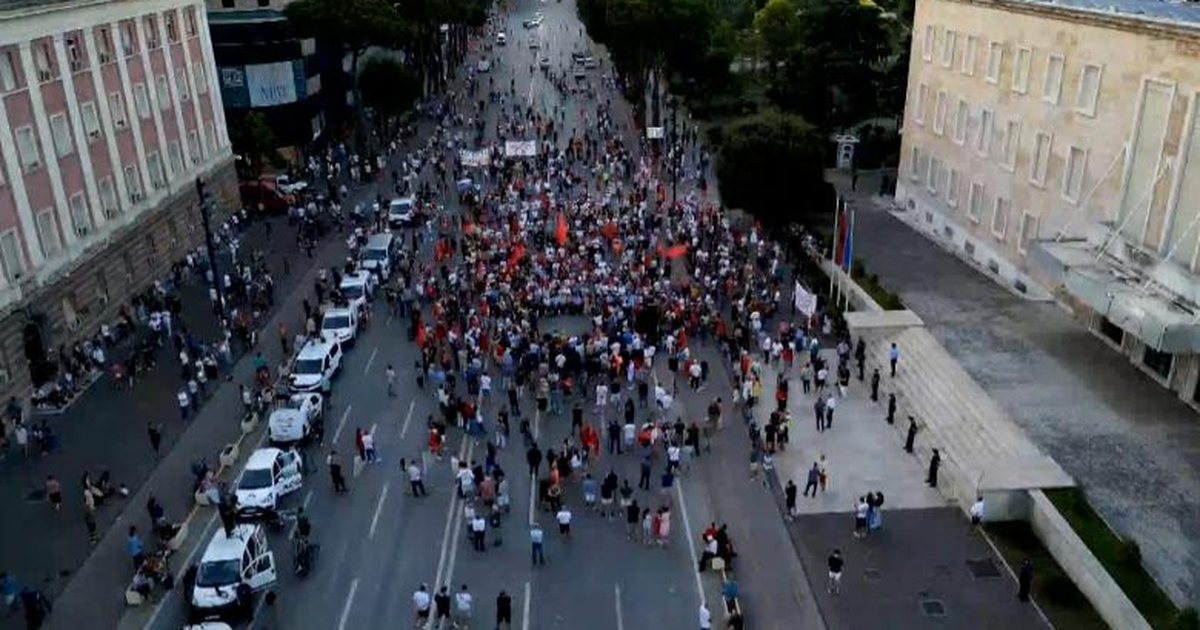 foto-keshtu-nuk-vazhdohet-me-bisedat-e-organizatoreve-zbulojne-krizen-e-protestes-ta-nderpresim-deri-ne-tetor-njerezit-jane-lodhur