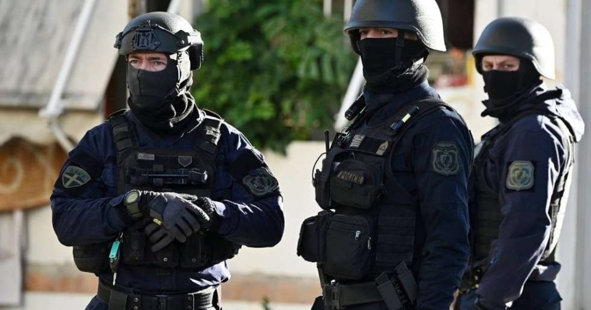 shkaterrohet-grupi-shqiptar-i-trafikut-te-droges-dhe-armeve-ne-athine-arrestohen-tete-persona