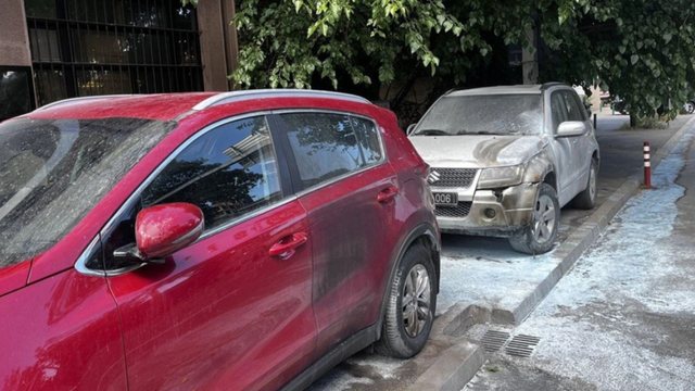 I vihet flak&euml; nj&euml; makine me targa diplomatike bullgare n&euml; Shkup,