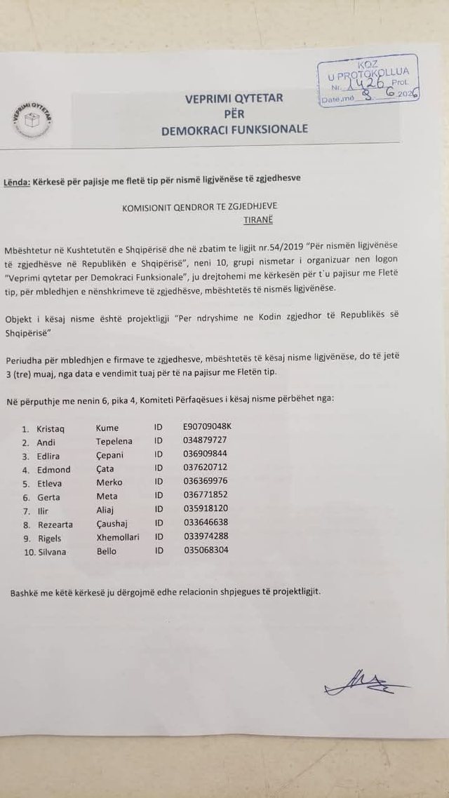 FOTO/ Protesta nxjerr nism&euml;n e par&euml; politike: Hapje e sistemit