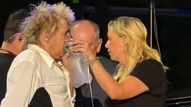 Panik në koncertin e Rod Stewart: legjenda 81-vjeçare kërkon