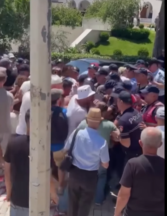 Pse protesta po k&euml;rkon p&euml;rplasjen?!