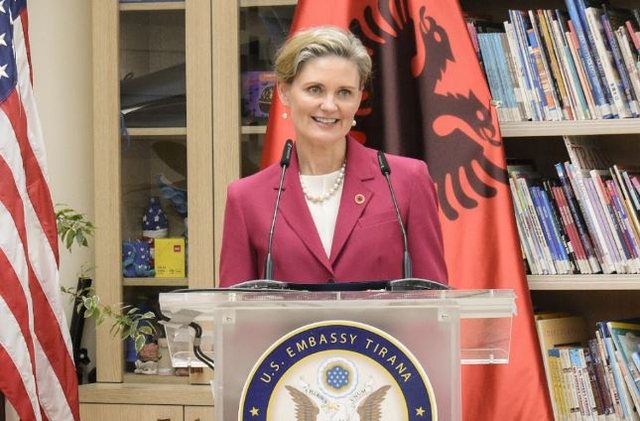 E ngarkuara me punë e SHBA: Mirëpritini investimet amerikane, por