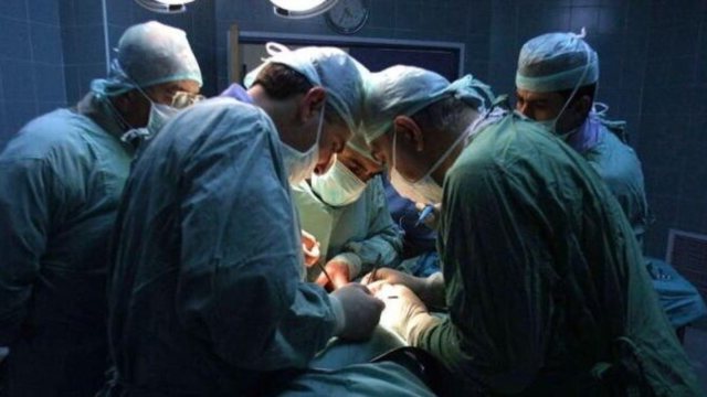 Operacioni i parë në botë, ndërhyrje në trurin e