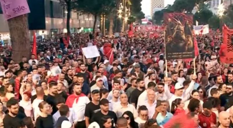 Protestuesi: Berisha &euml;sht&euml; fajtori kryesor! Duhet t&euml; japin