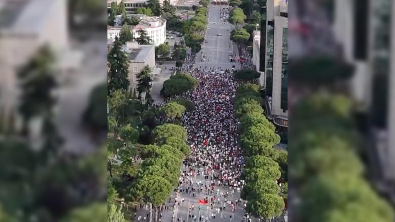 Protesta p&euml;r Zv&euml;rnecin, Rama- mediave nd&euml;rkomb&euml;tare: Si mund