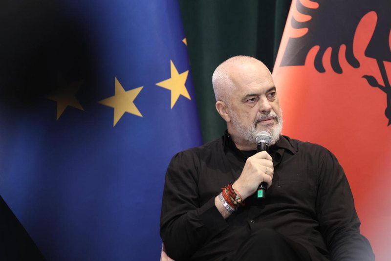 VIDEO/ Investimi n&euml; Zv&euml;rnec, Rama me gazetar&euml;t e huaj: E di