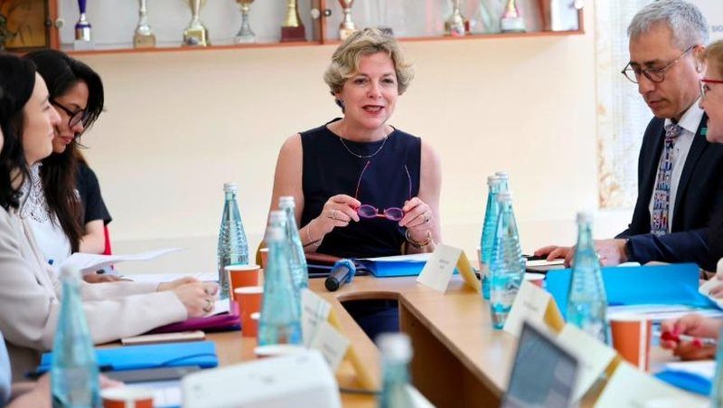 Ministrja Sala bashk&euml;bisedim me nx&euml;n&euml;sit n&euml; Tiran&euml; mbi