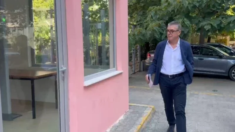 VIDEO/ Ish-ministri Gazmend Oketa d&euml;shmon sot n&euml; gjyqin p&euml;r