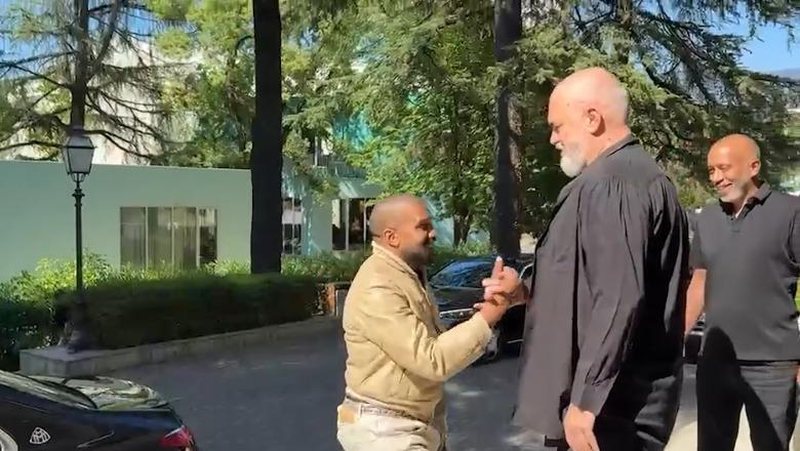 VIDEO/ Do t&euml; performoj&euml; mbr&euml;mjen e sotme n&euml; Tiran&euml;,
