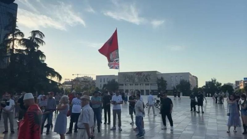 VIDEO/ Protesta, ja sa u mblodh&euml;n n&euml; sheshin