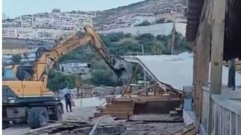 IKMT aksion n&euml; Jal&euml;, shemben beach bar-e dhe struktura pa leje n&euml;