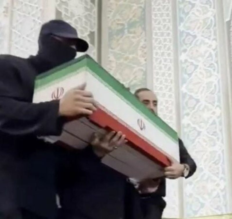 U mendua se ishte Mojtaba Khamenei/ Zbulohet identiteti i burrit me mask&euml;