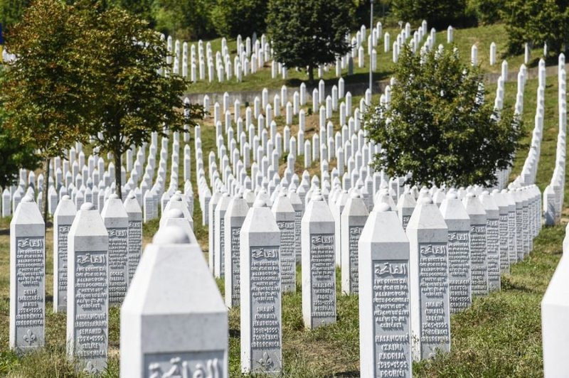 31 vite nga Masakra e Srebrenic&euml;s, tet&euml; mij&euml; burra e djem