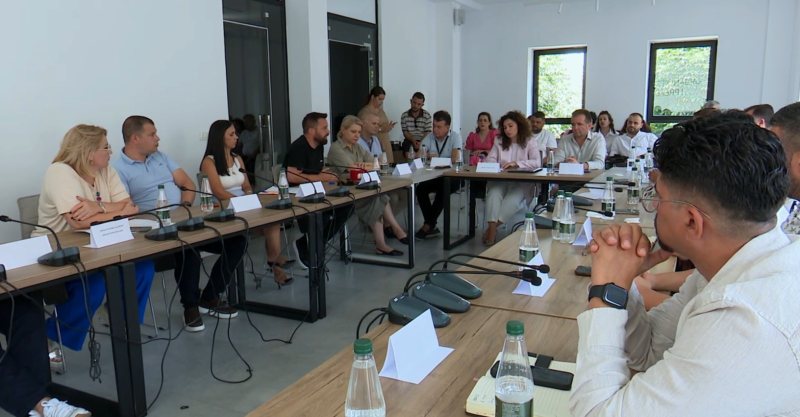 Kryetar&euml;t e bashkive n&euml; juglindje thirrje qeveris&euml;: Na