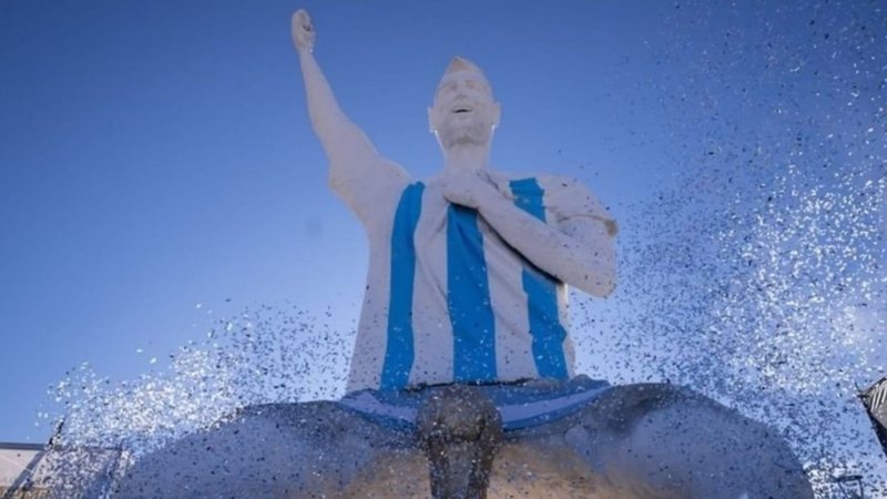 26 metra dhe 70 ton&euml;, Argjentina inauguron statuj&euml;n m&euml; t&euml;