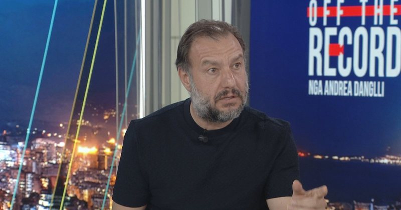 Deputeti i PS, Shalsi: Protesta ka fjalime ordinere dhe kur nxjerr ato pankartat