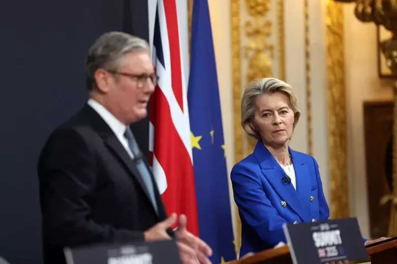 Von der Leyen vler&euml;son Keir Starmer pas dor&euml;heqjes: Evropa dhe Ukraina