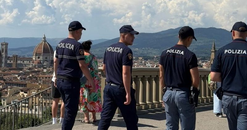 &Ccedil;far&euml; po ndodh n&euml; Firence? Policia shqiptare patrullon me