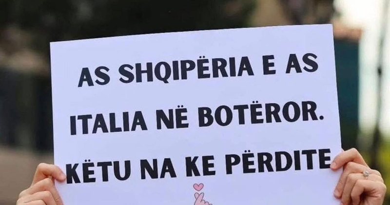 Asociacioni i Gazetar&euml;ve: T&euml; shqet&euml;suar nga shfaqja e pankartave