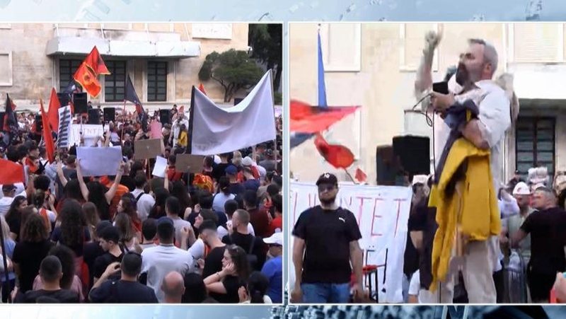 Protestuesi k&euml;rkon shembjen e Kryeministris&euml;: &Euml;sht&euml; e keqja