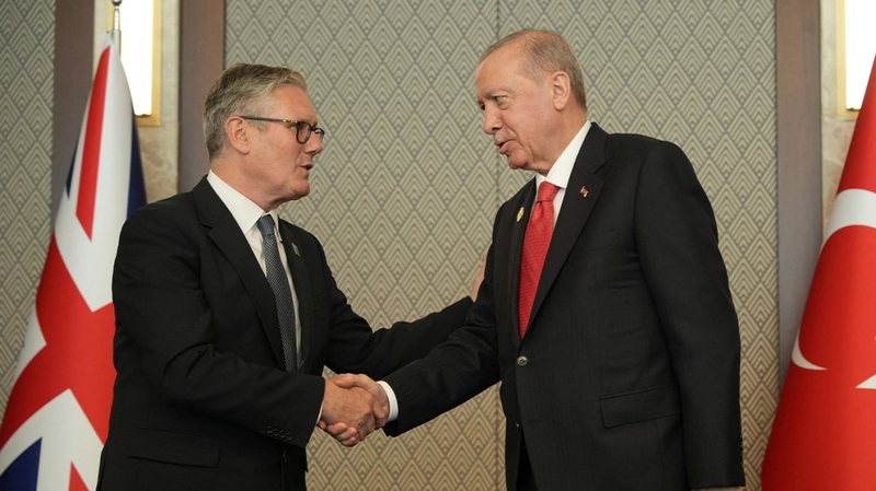 Dhurata e pazakont&euml; e Erdogan p&euml;r lider&euml;t e NATO-s: