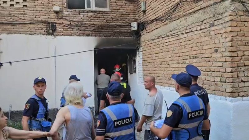 Detaje nga djegia e apartamentit n&euml; Kor&ccedil;&euml;/ I vdekur mbeti